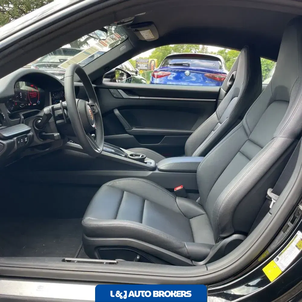 2025 Porsche 911 Carrera