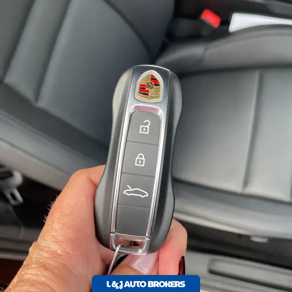 2025 Porsche 911 Carrera