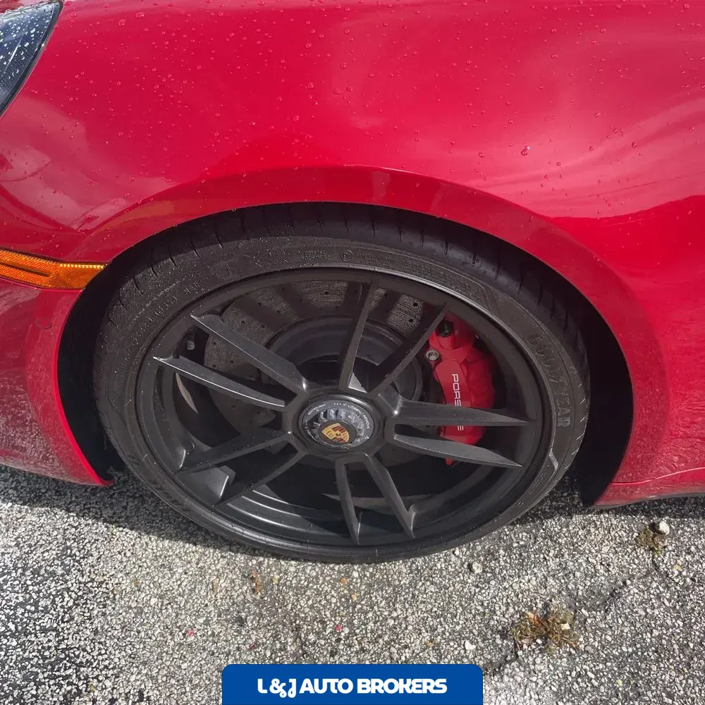 2023 Porsche 911 Carrera 4 GTS