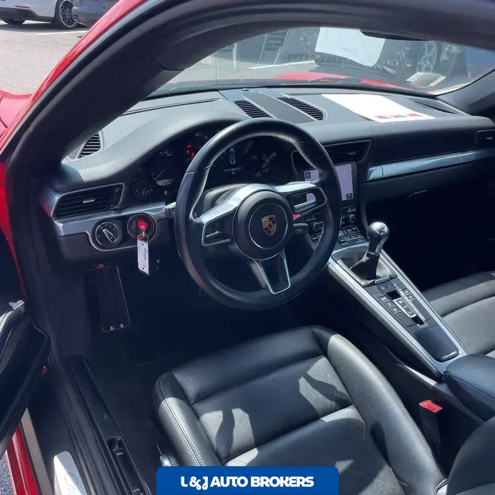 2019 Porsche 911 Carrera