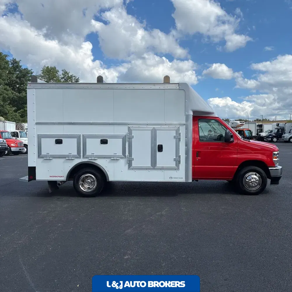 2025 Ford Commercial Vans E350