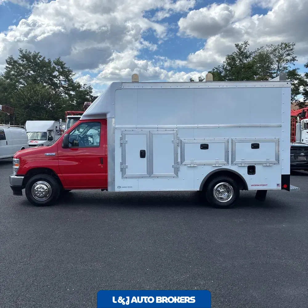 2025 Ford Commercial Vans E350