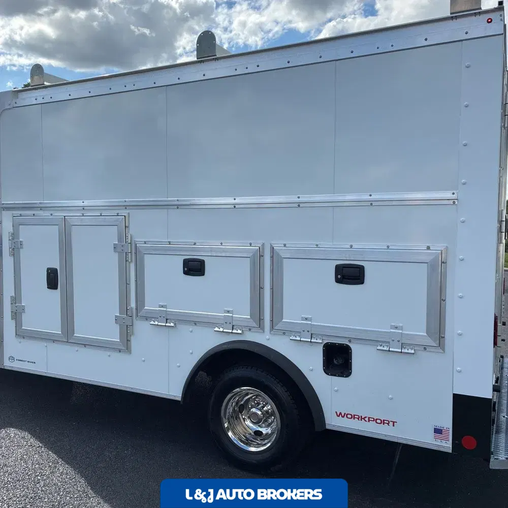 2025 Ford Commercial Vans E350