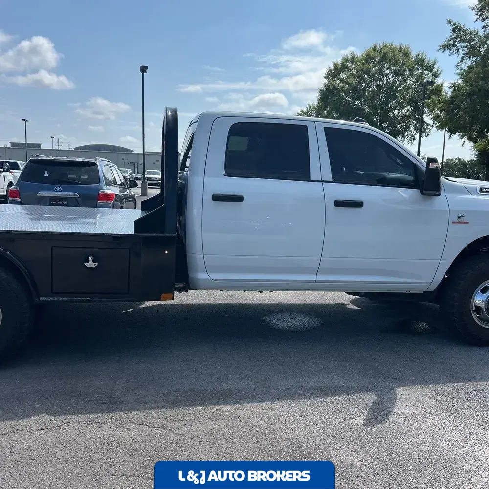 2024 Ram 3500 Cab/Chassis Tradesman