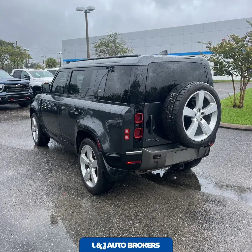 2022 Land Rover Defender 110 X-Dynamic SE