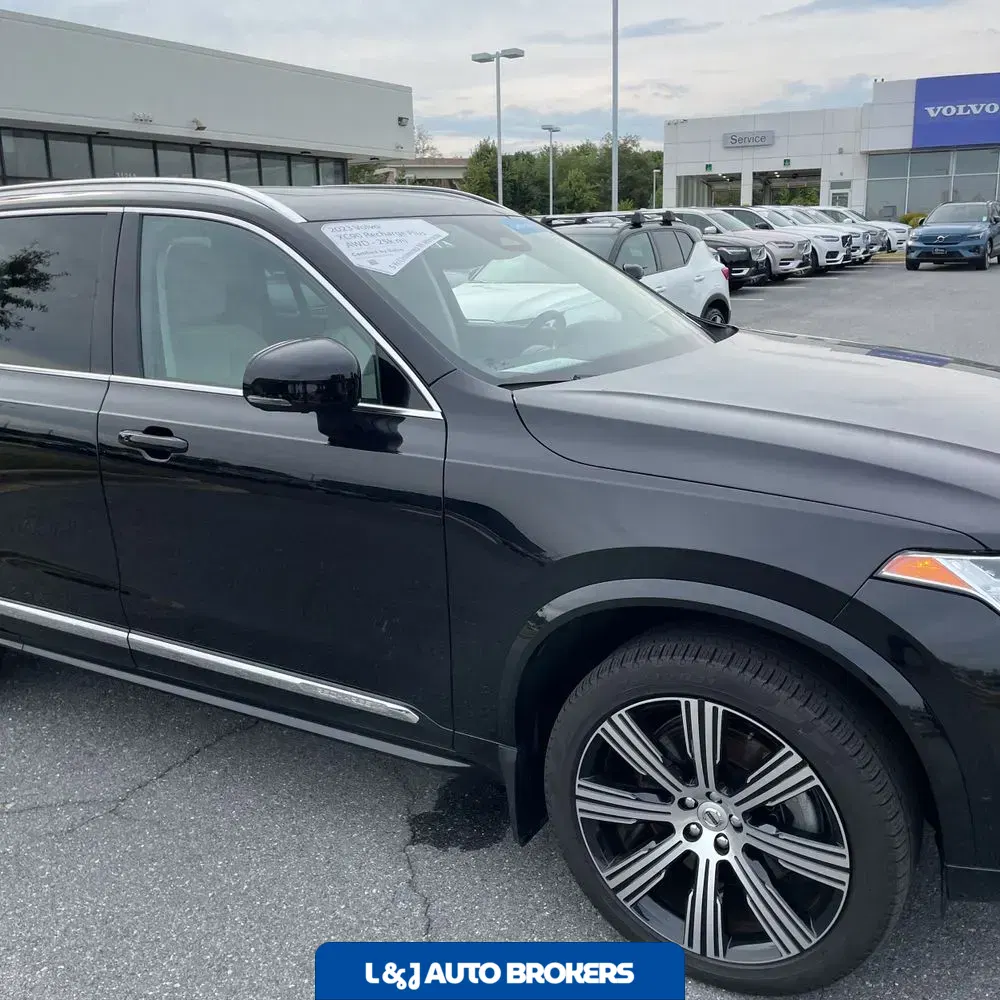 2023 Volvo XC90 T8 - Plus