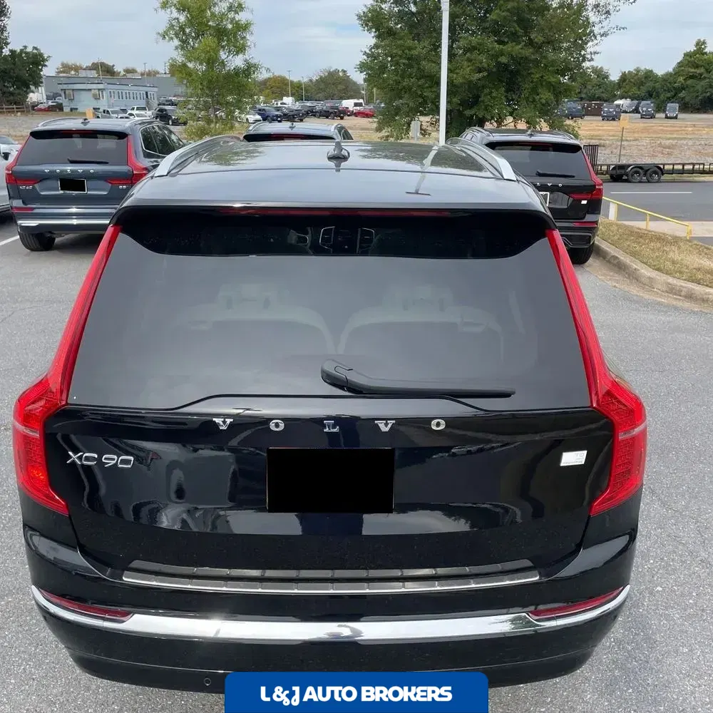 2023 Volvo XC90 T8 - Plus