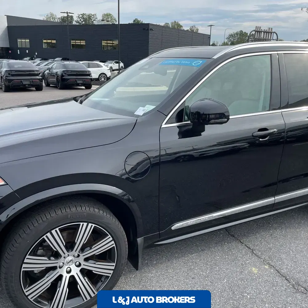 2023 Volvo XC90 T8 - Plus