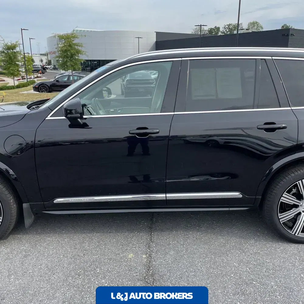 2023 Volvo XC90 T8 - Plus