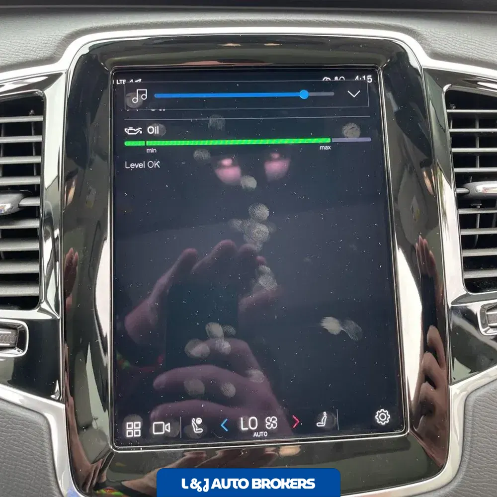 2023 Volvo XC90 T8 - Plus