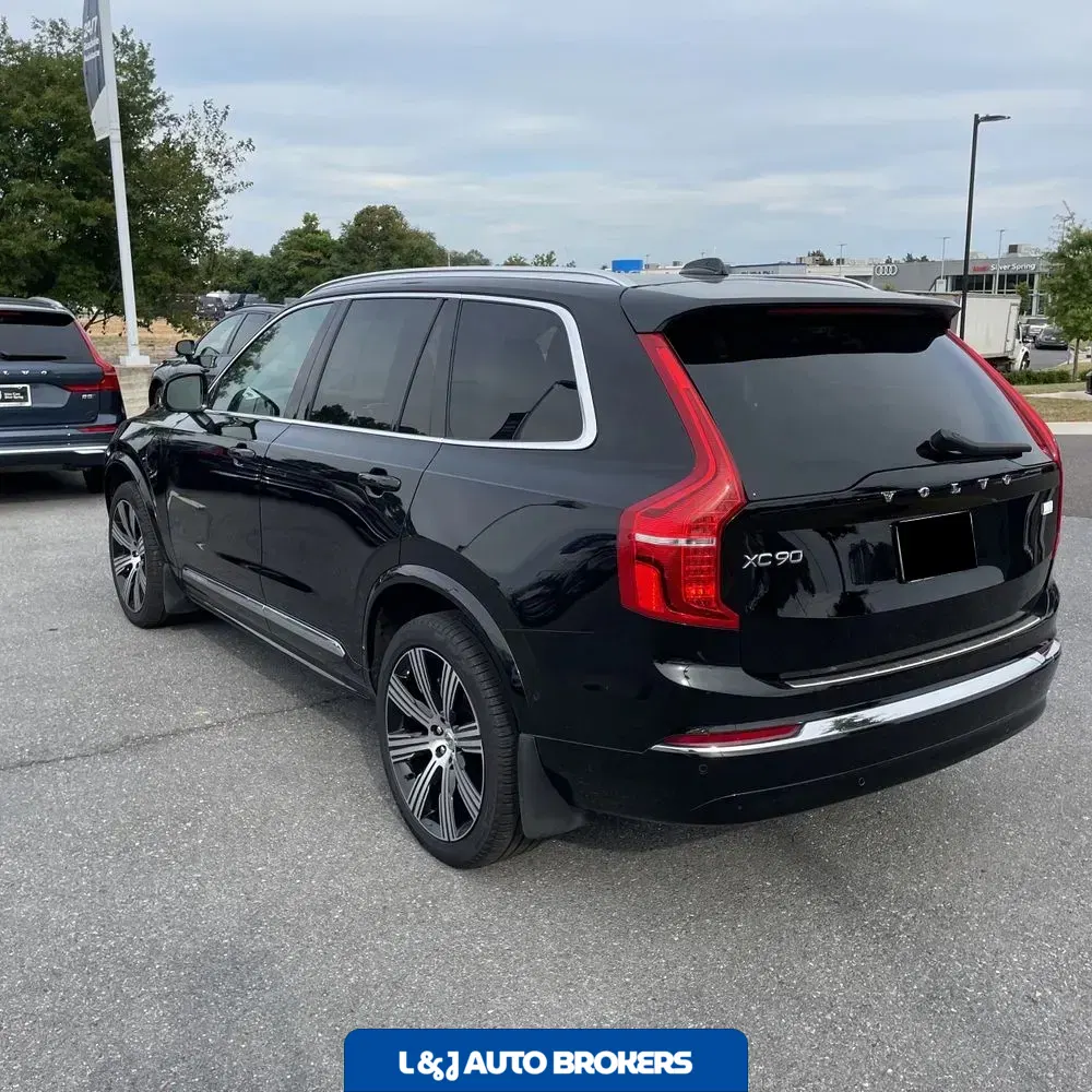 2023 Volvo XC90 T8 - Plus