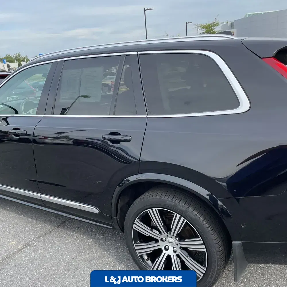 2023 Volvo XC90 T8 - Plus