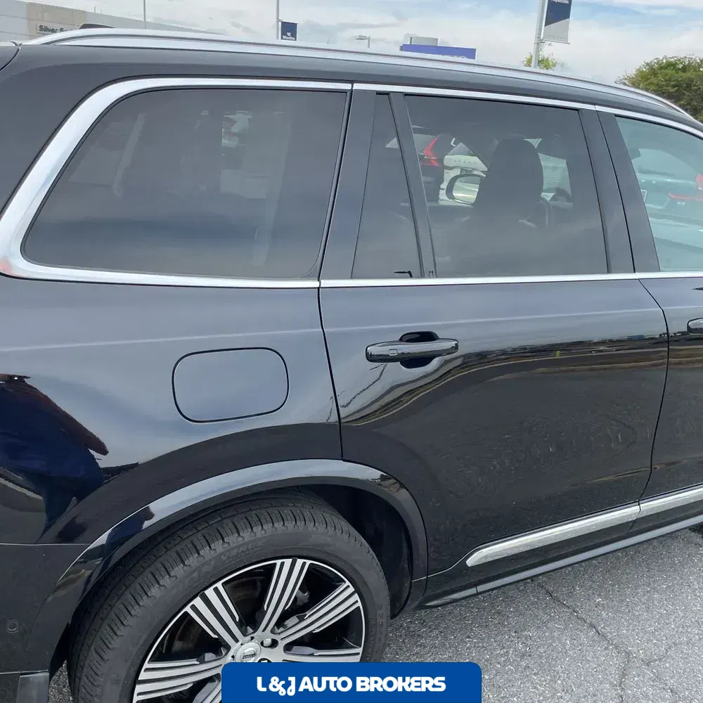2023 Volvo XC90 T8 - Plus