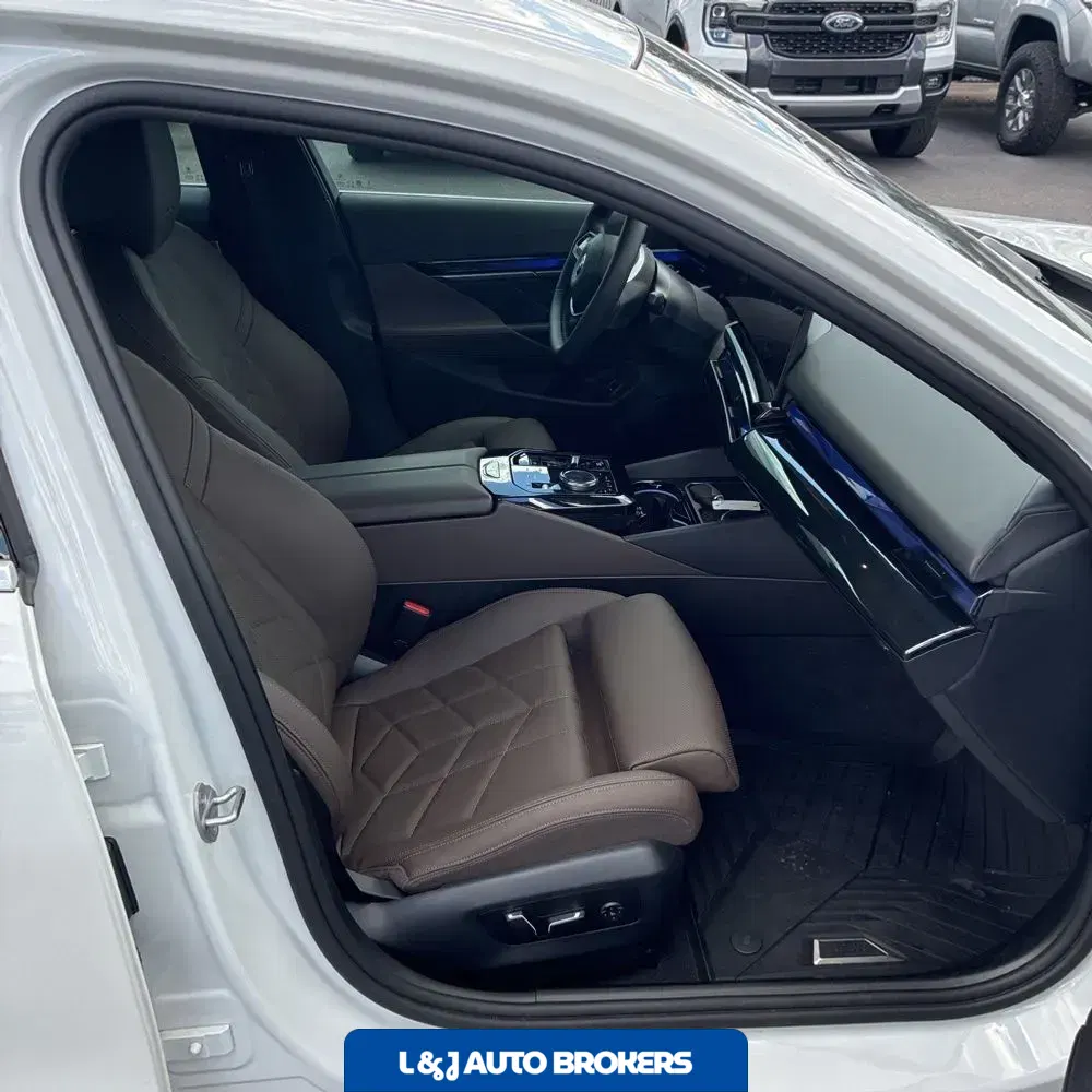 2025 BMW i5 xDrive40