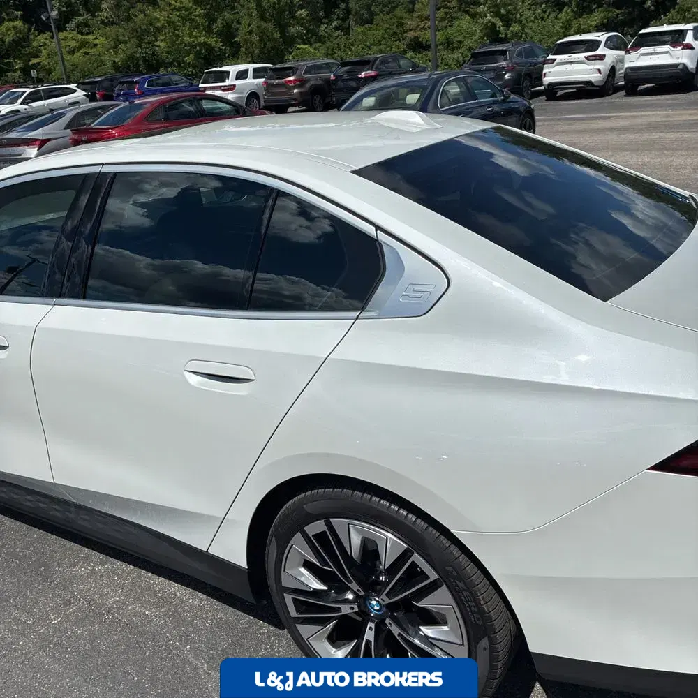 2025 BMW i5 xDrive40