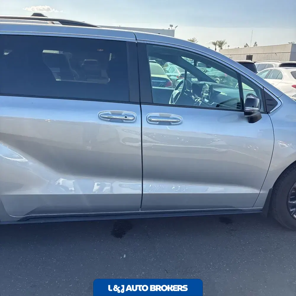 2024 Toyota Sienna XSE 7-Passenger