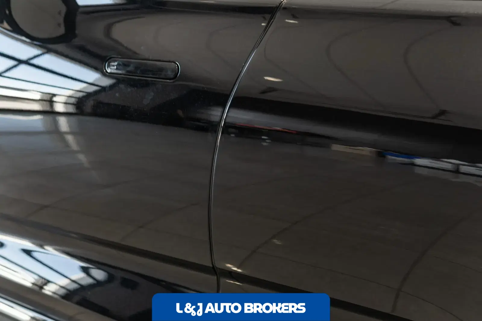 2021 Aston Martin DBX