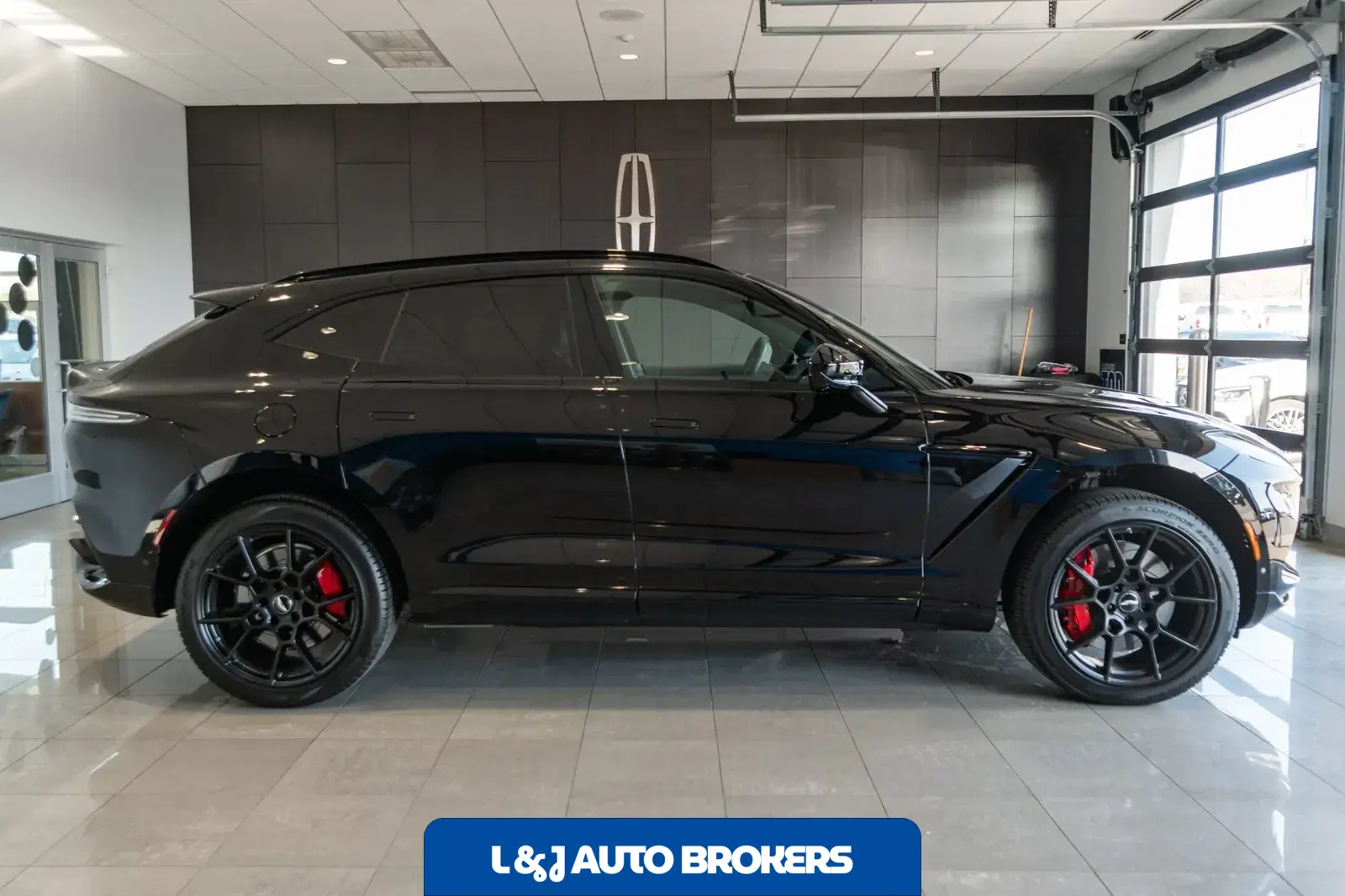 2021 Aston Martin DBX