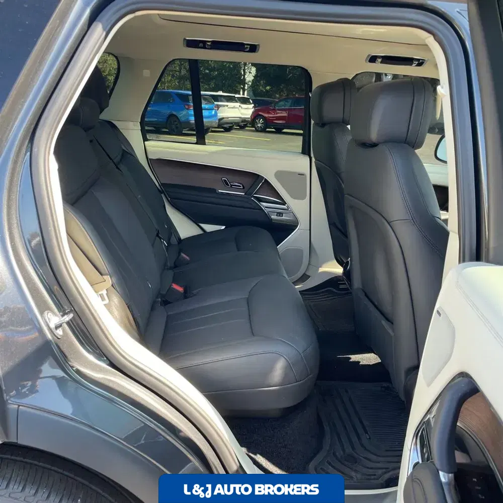 2023 Land Rover Range Rover P530 SE