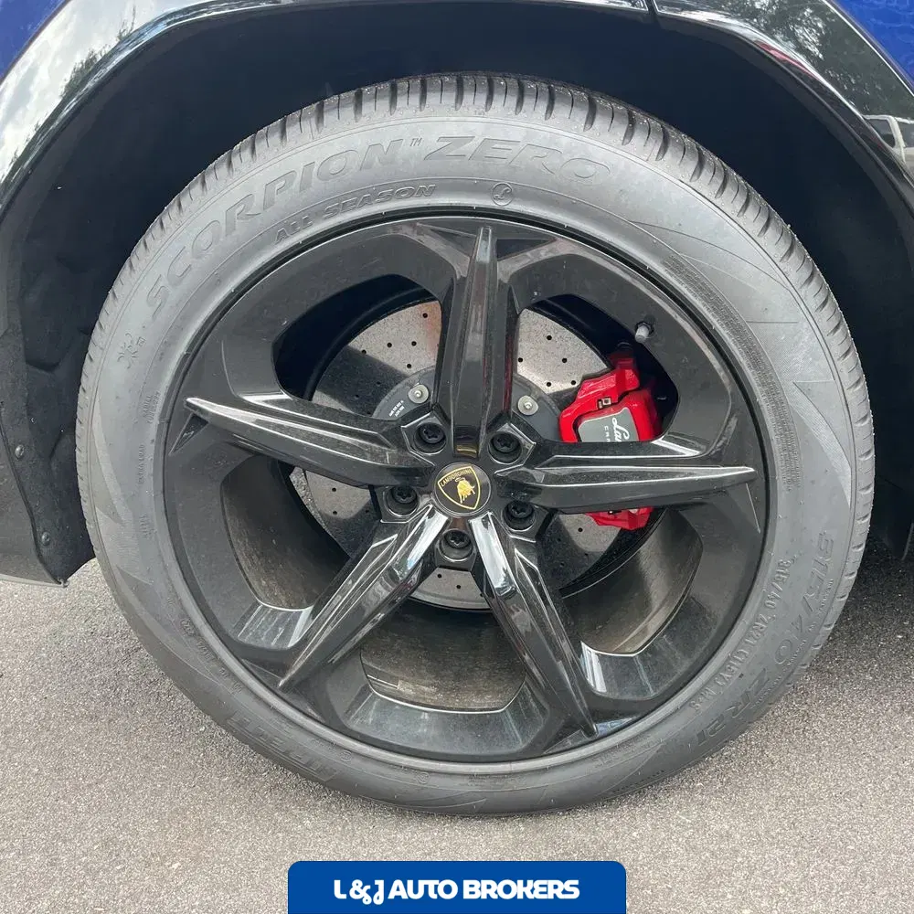2021 Lamborghini Urus Base