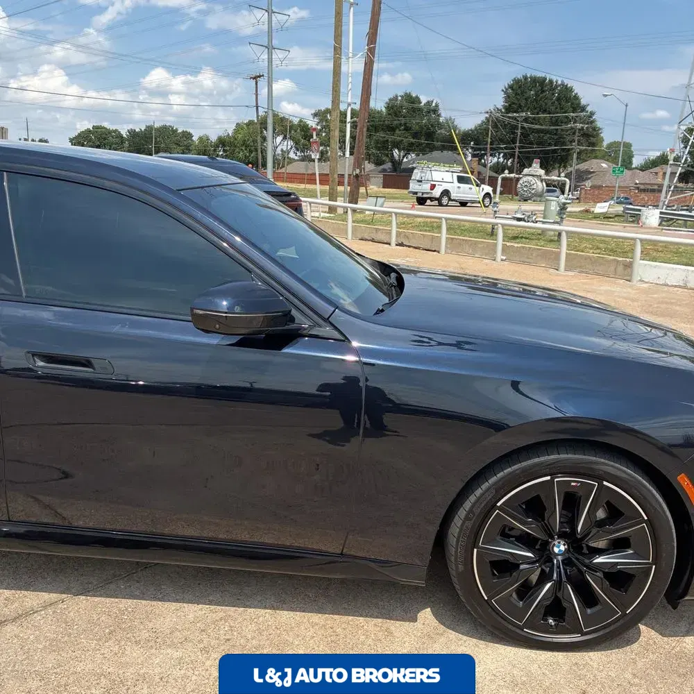 2023 BMW 7-Series 740i