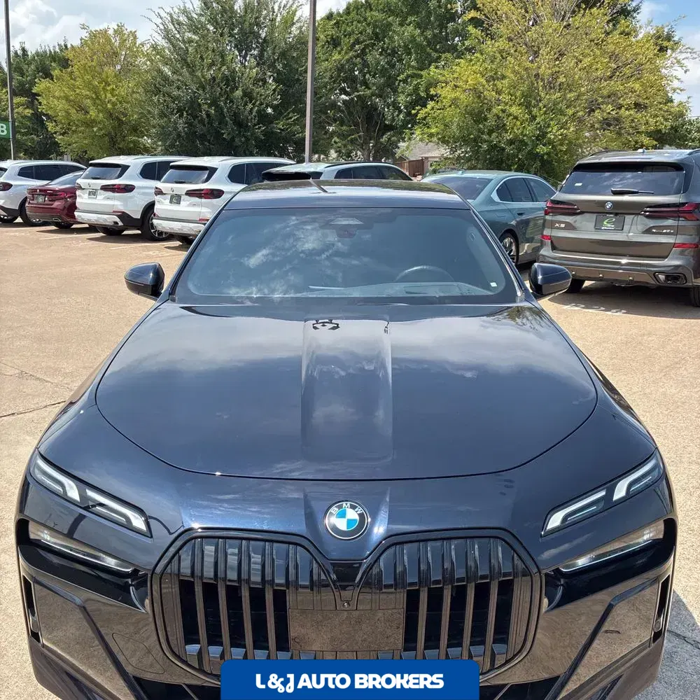 2023 BMW 7-Series 740i