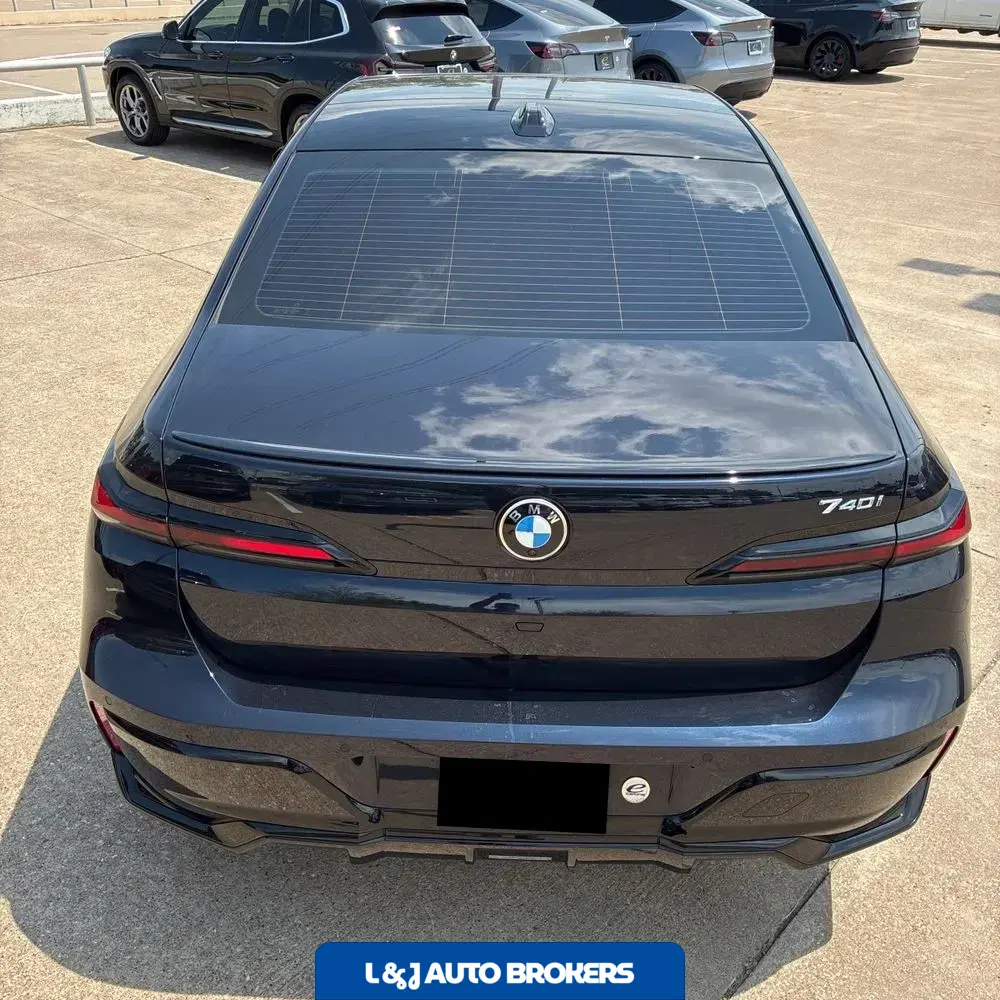 2023 BMW 7-Series 740i