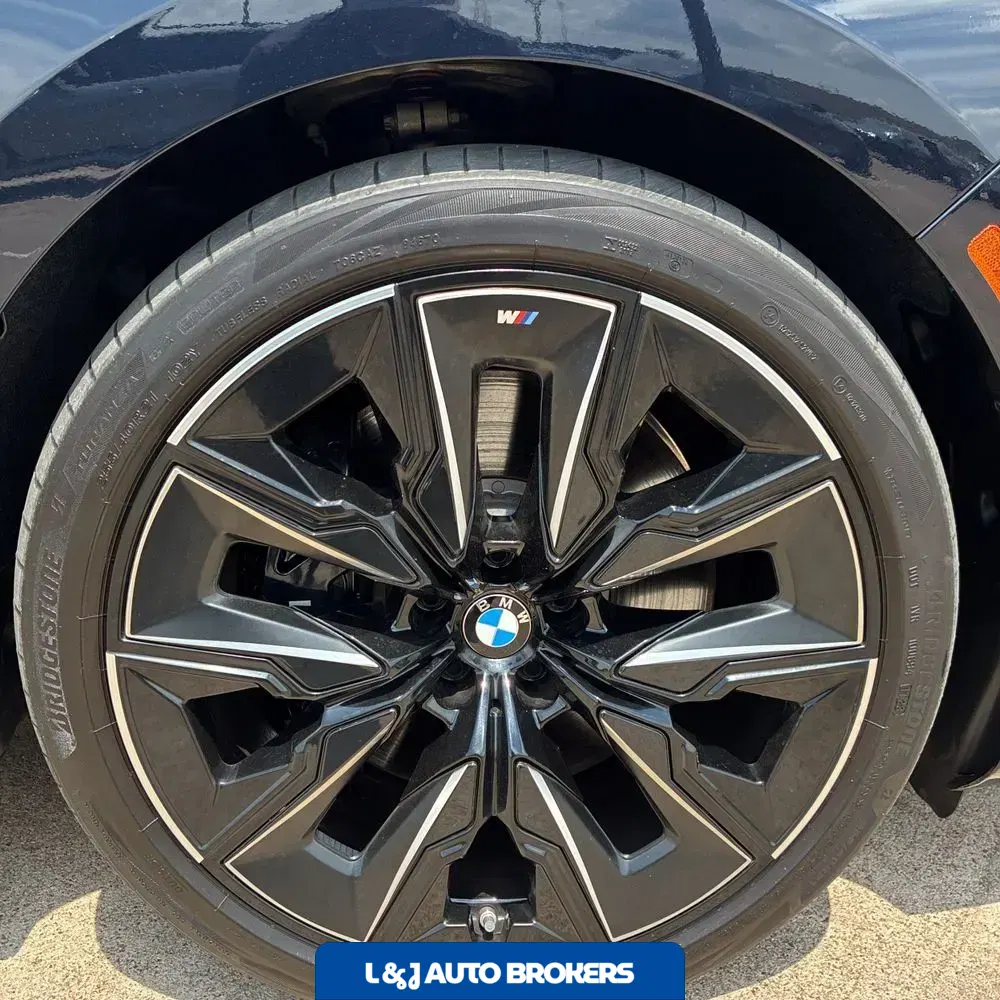 2023 BMW 7-Series 740i