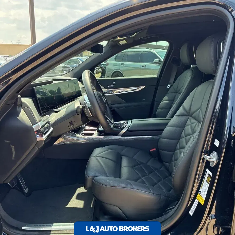 2023 BMW 7-Series 740i