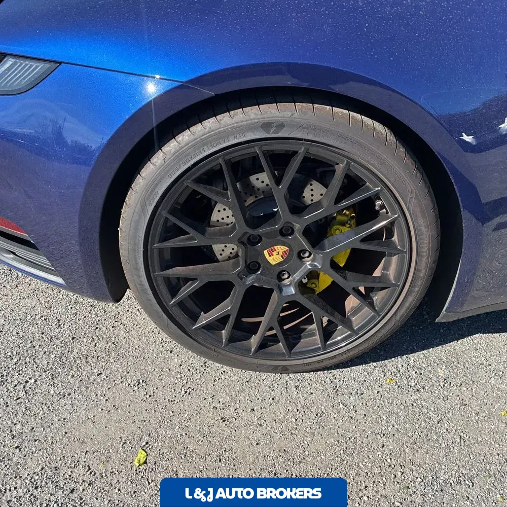 2020 Porsche 911 Carrera