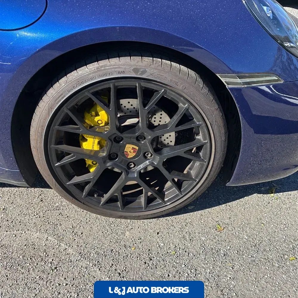 2020 Porsche 911 Carrera