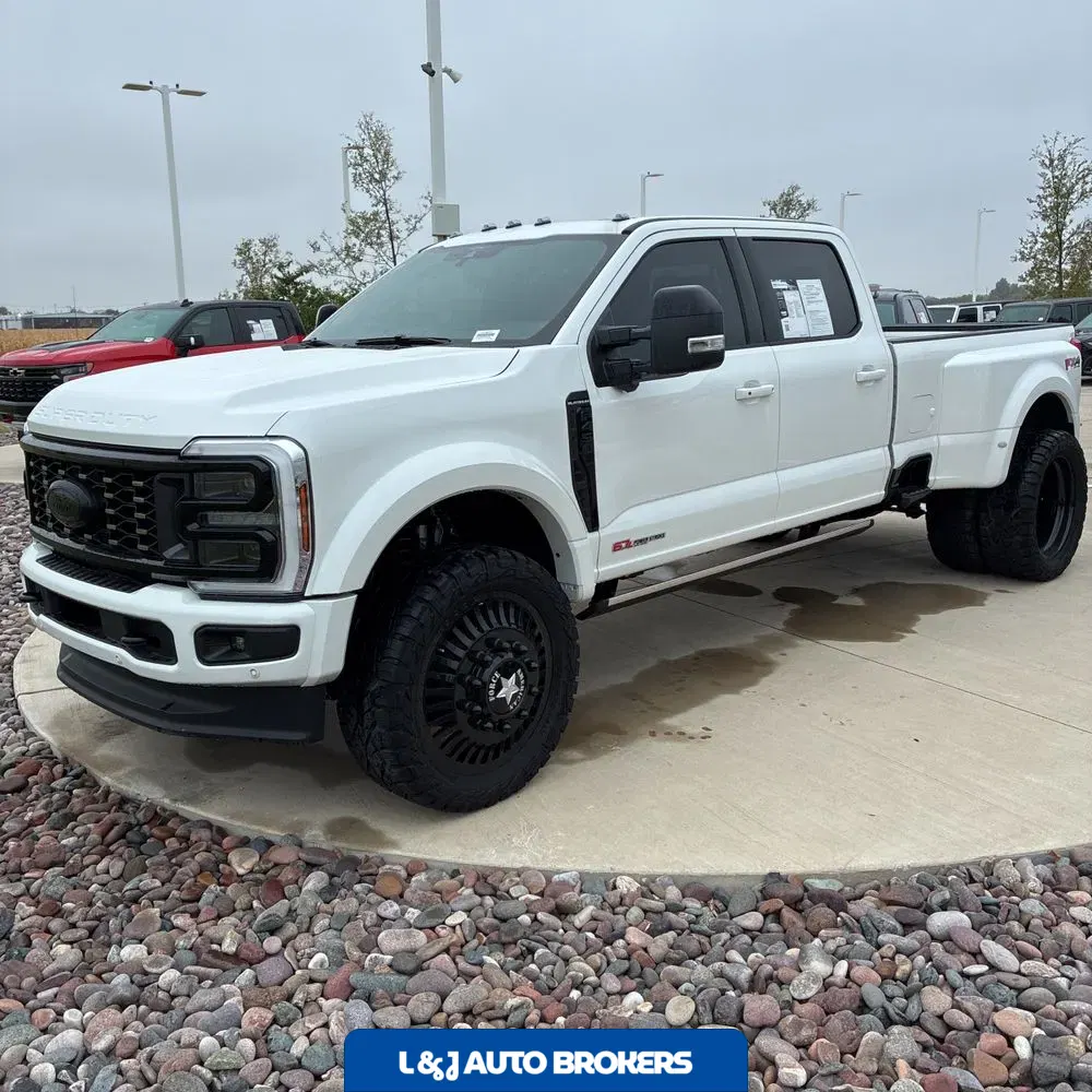 2025 Ford F450SD Platinum
