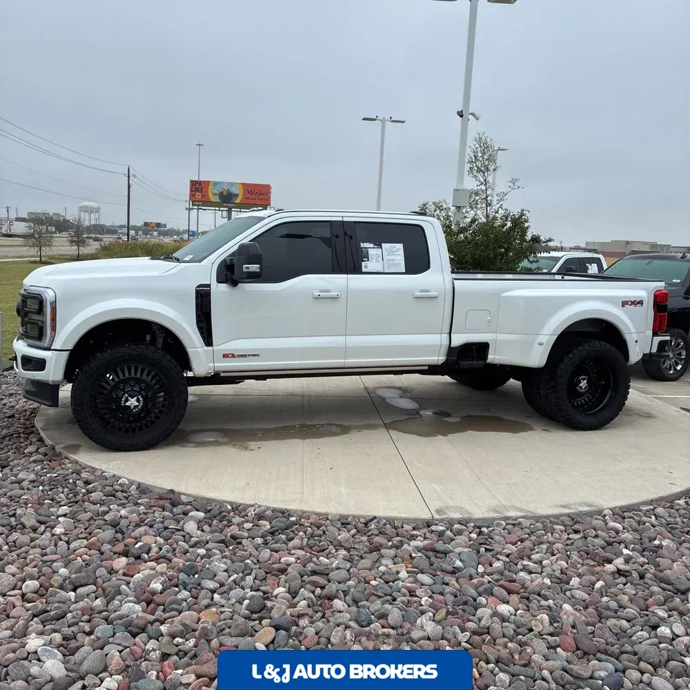 2025 Ford F450SD Platinum