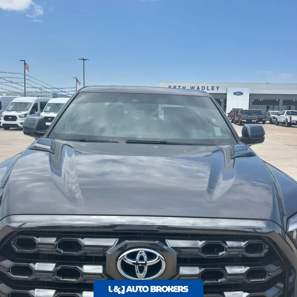 2023 Toyota Tundra Platinum HV
