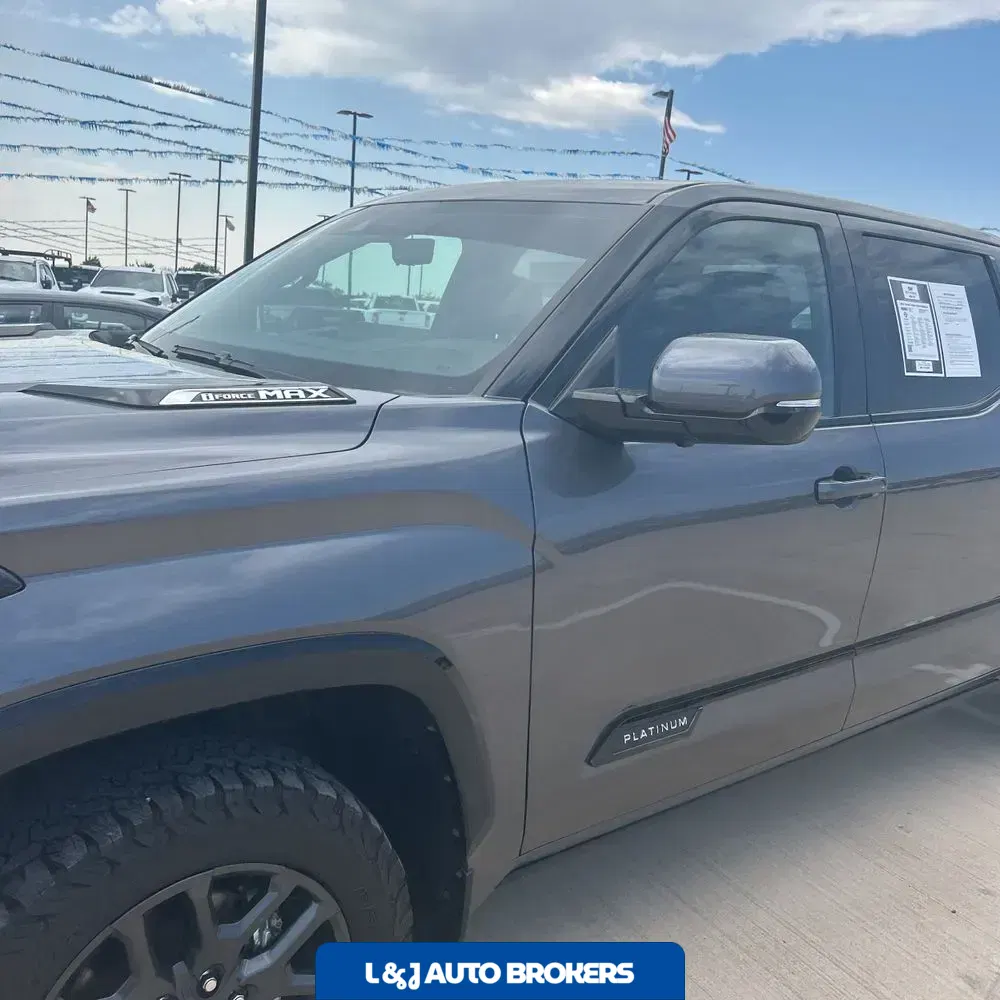 2023 Toyota Tundra Platinum HV