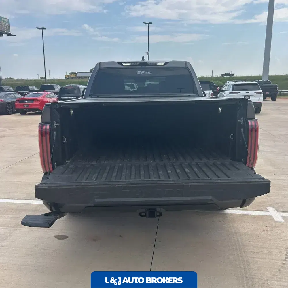 2023 Toyota Tundra Platinum HV