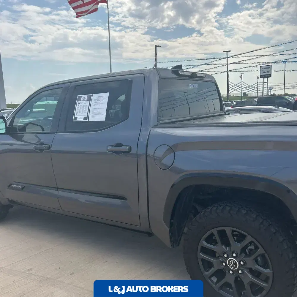 2023 Toyota Tundra Platinum HV