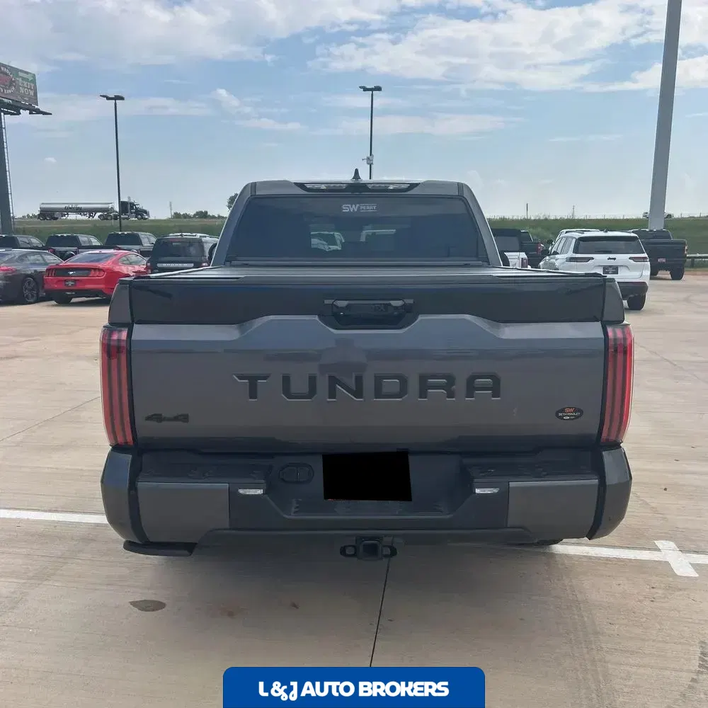 2023 Toyota Tundra Platinum HV