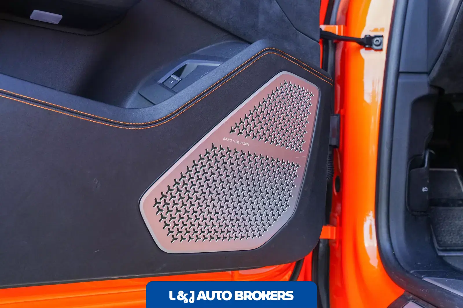 2022 Lamborghini Urus Pearl Capsule