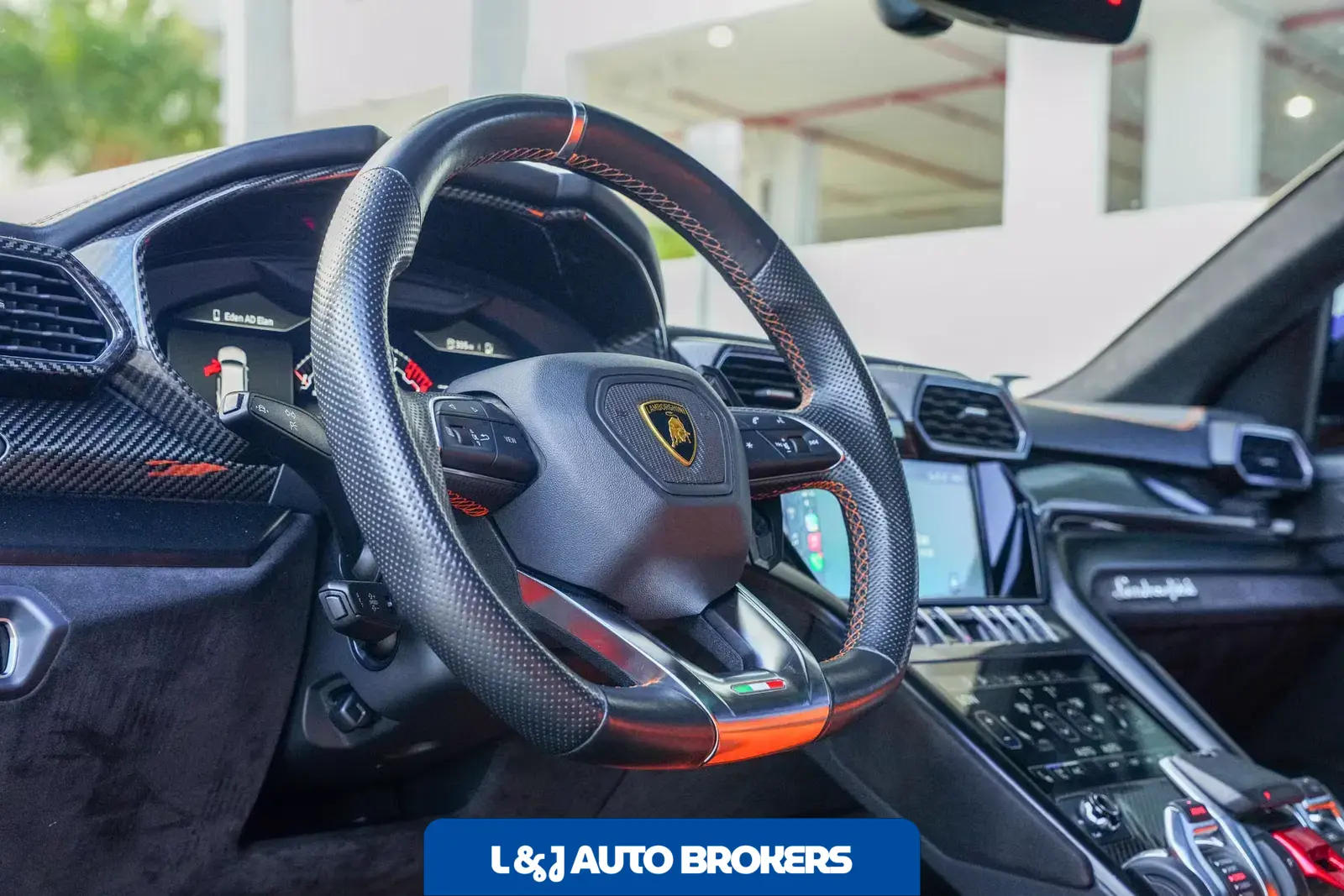 2022 Lamborghini Urus Pearl Capsule