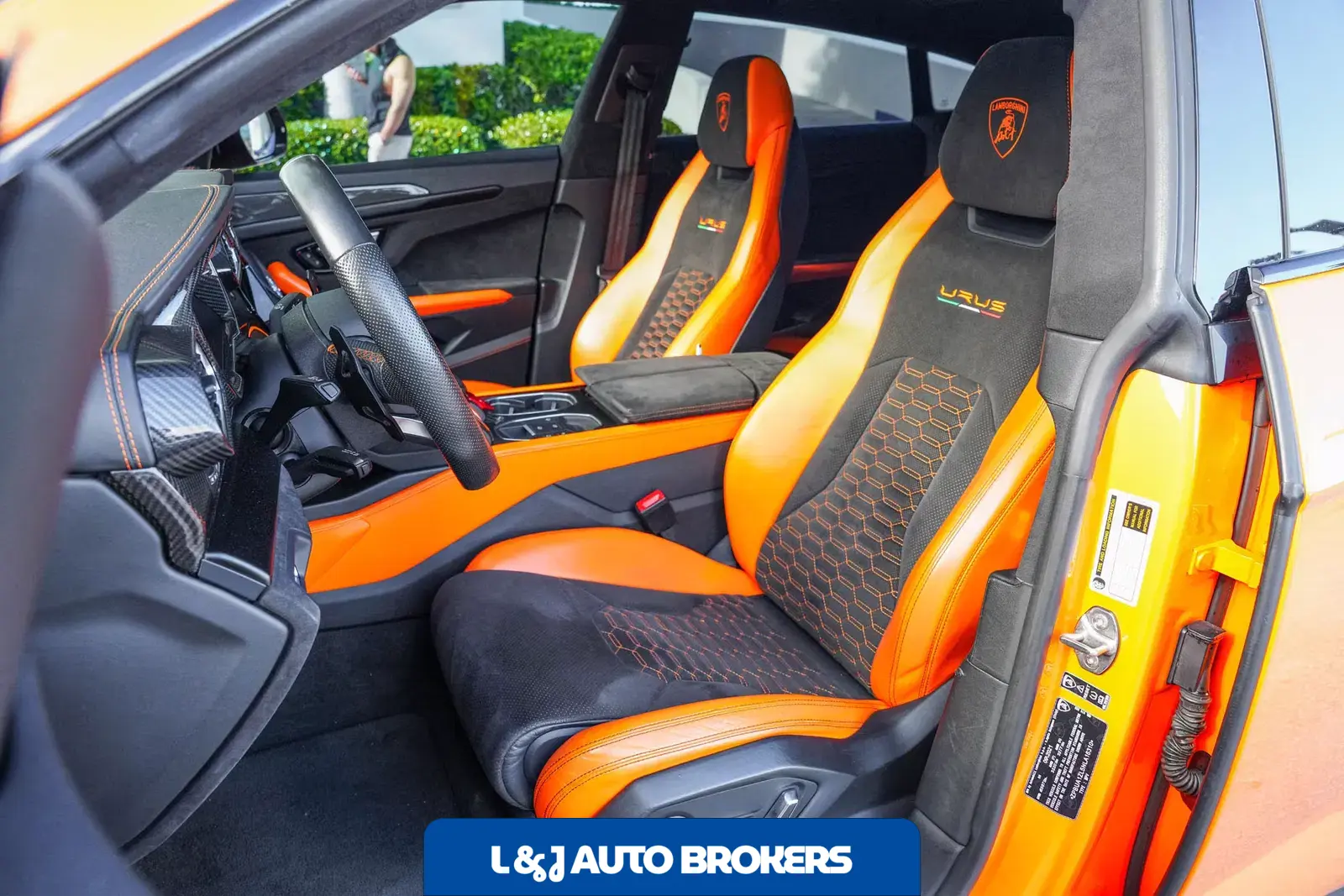 2022 Lamborghini Urus Pearl Capsule