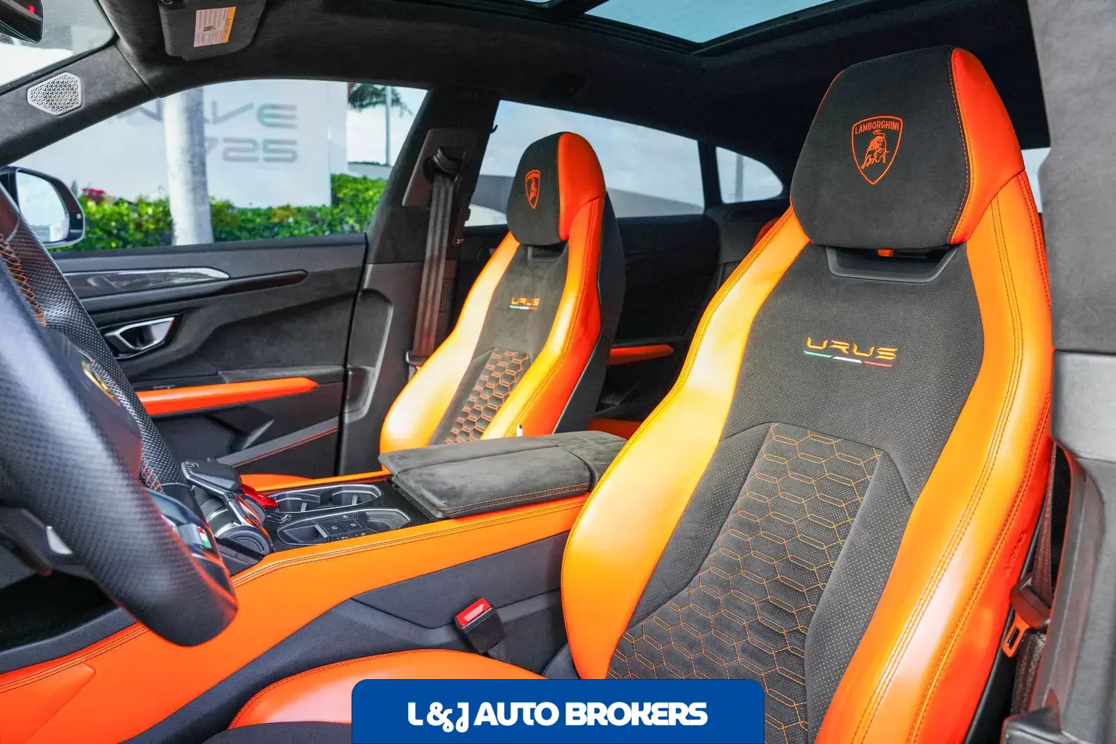 2022 Lamborghini Urus Pearl Capsule