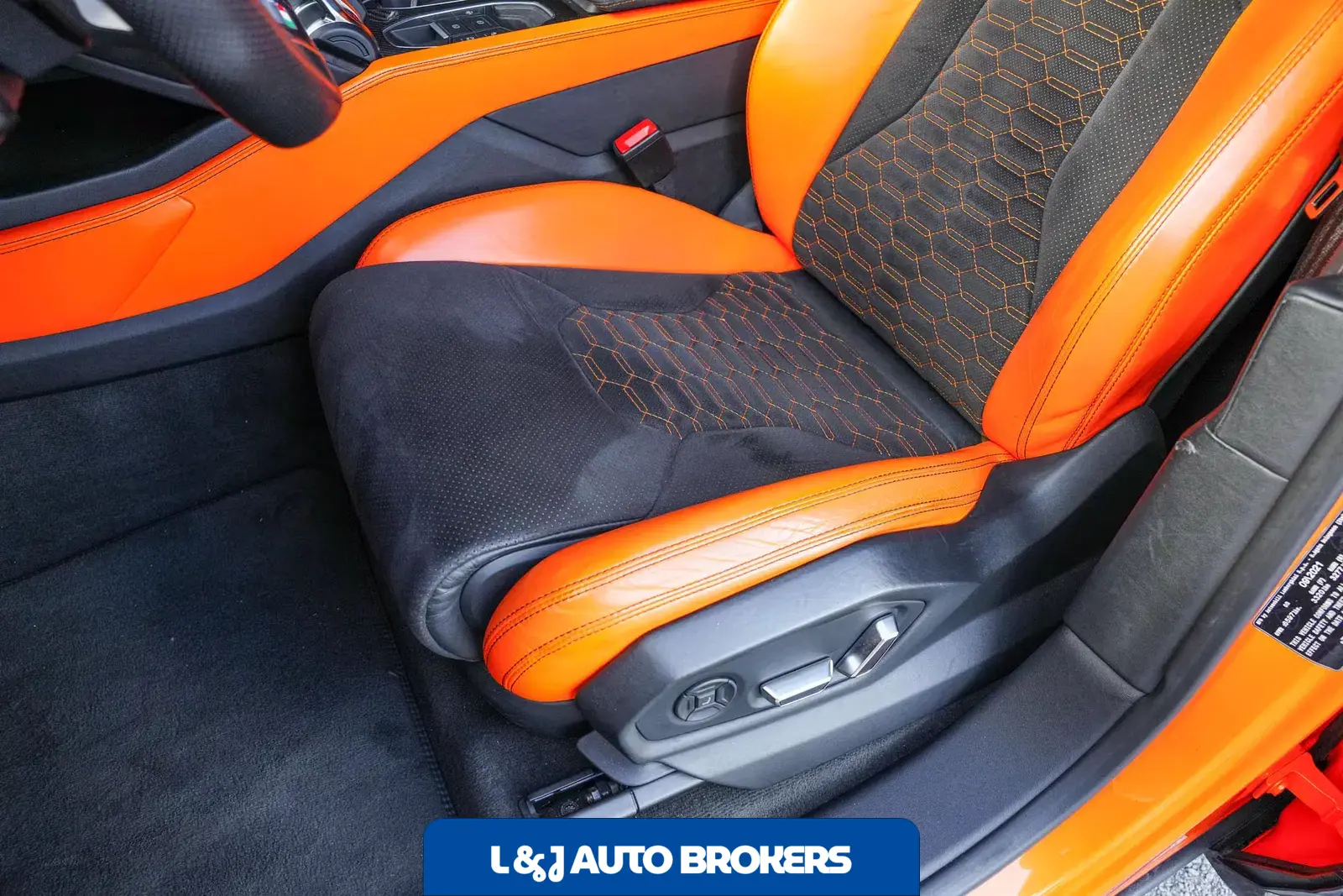 2022 Lamborghini Urus Pearl Capsule