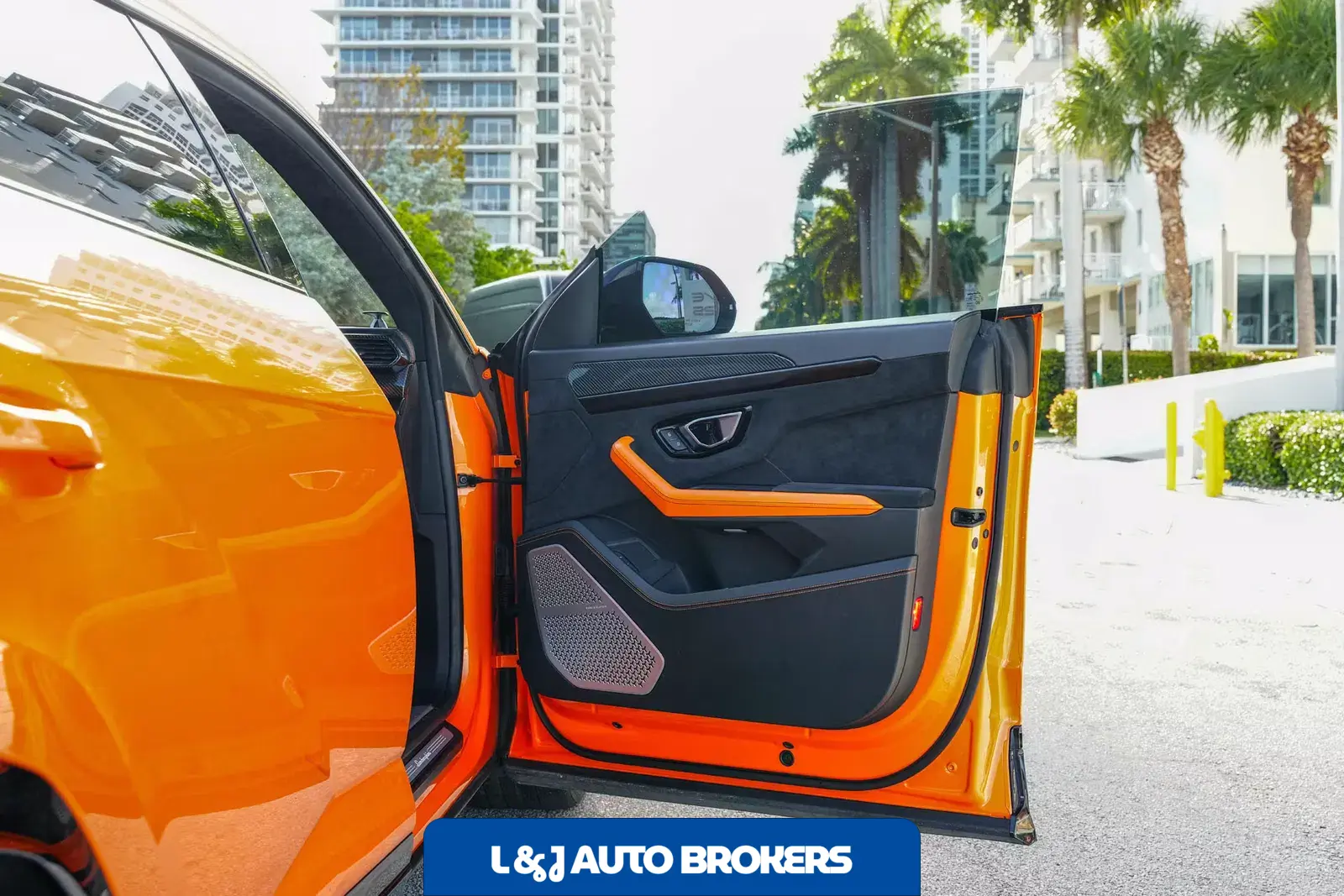 2022 Lamborghini Urus Pearl Capsule