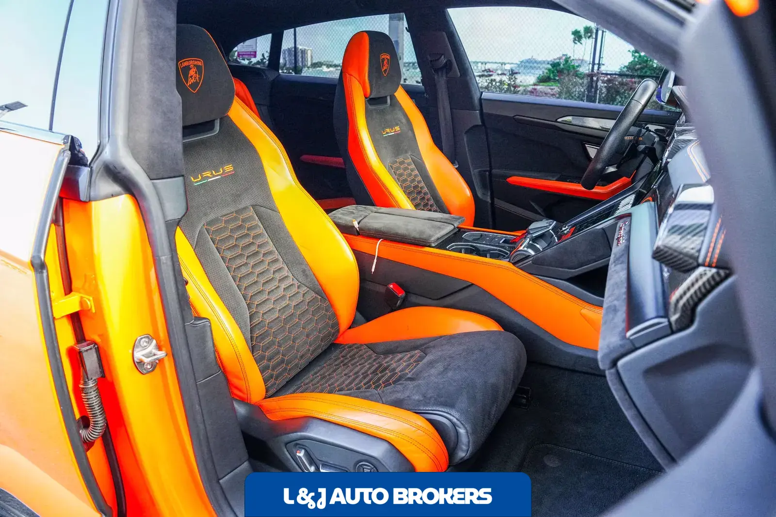 2022 Lamborghini Urus Pearl Capsule