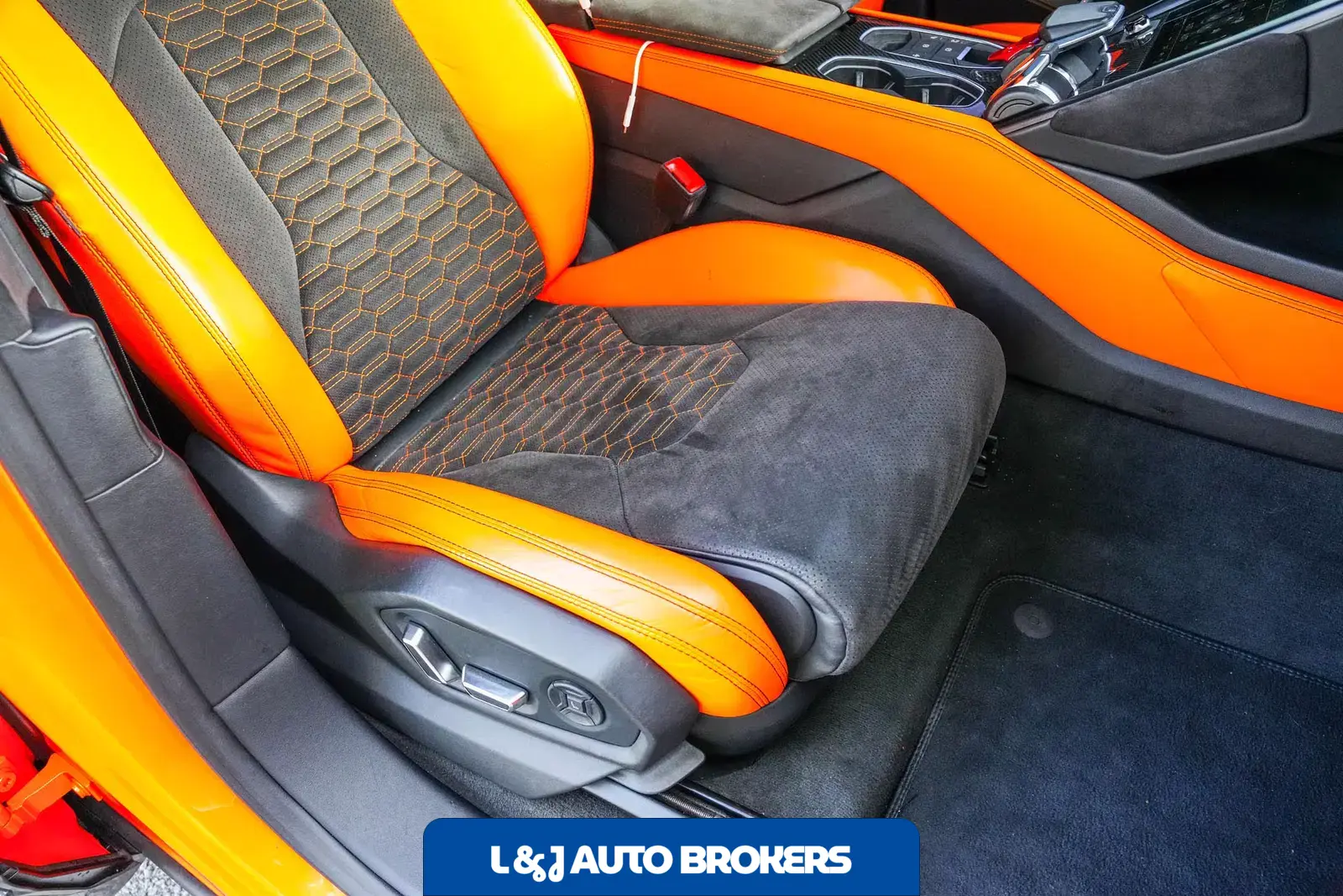 2022 Lamborghini Urus Pearl Capsule