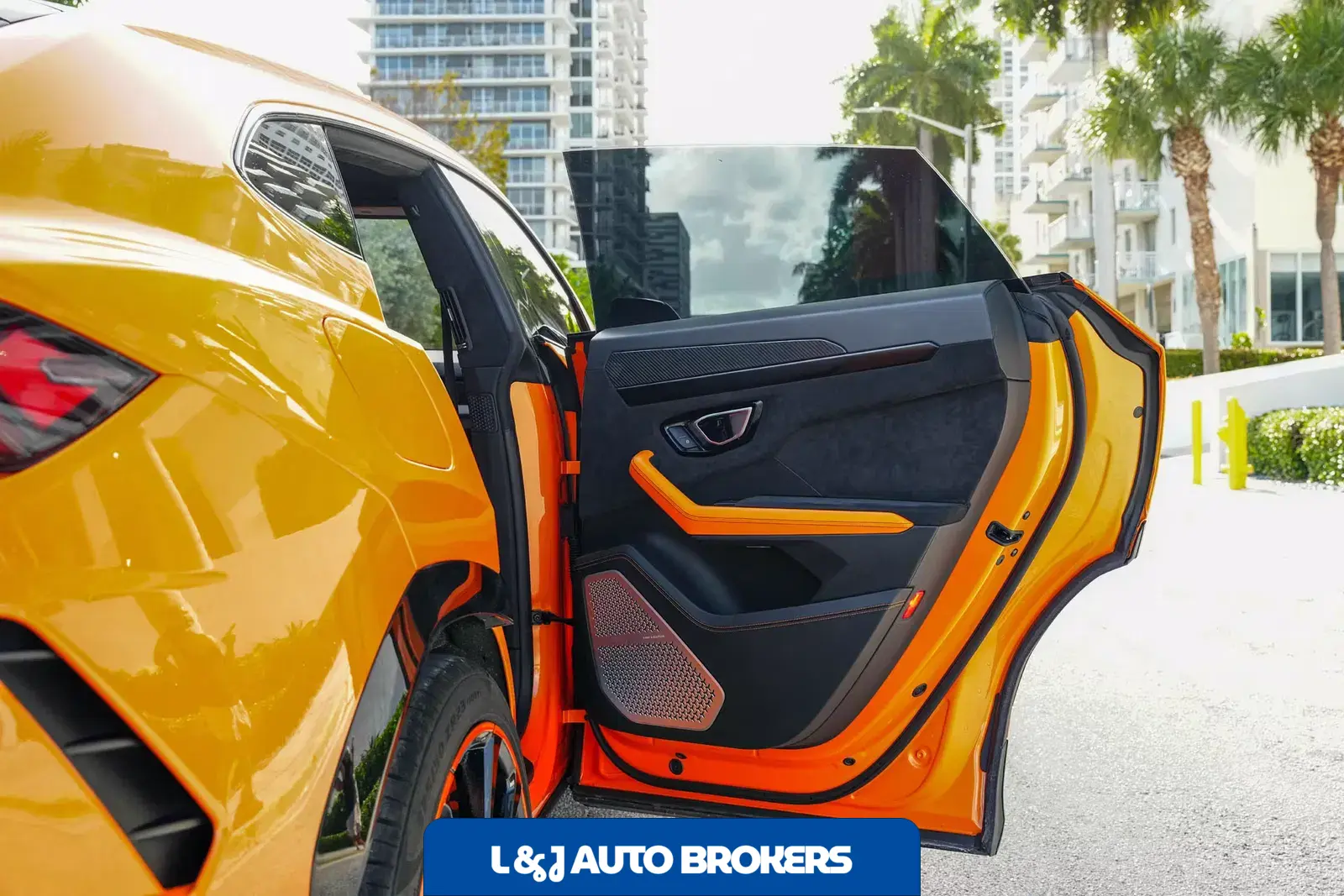 2022 Lamborghini Urus Pearl Capsule