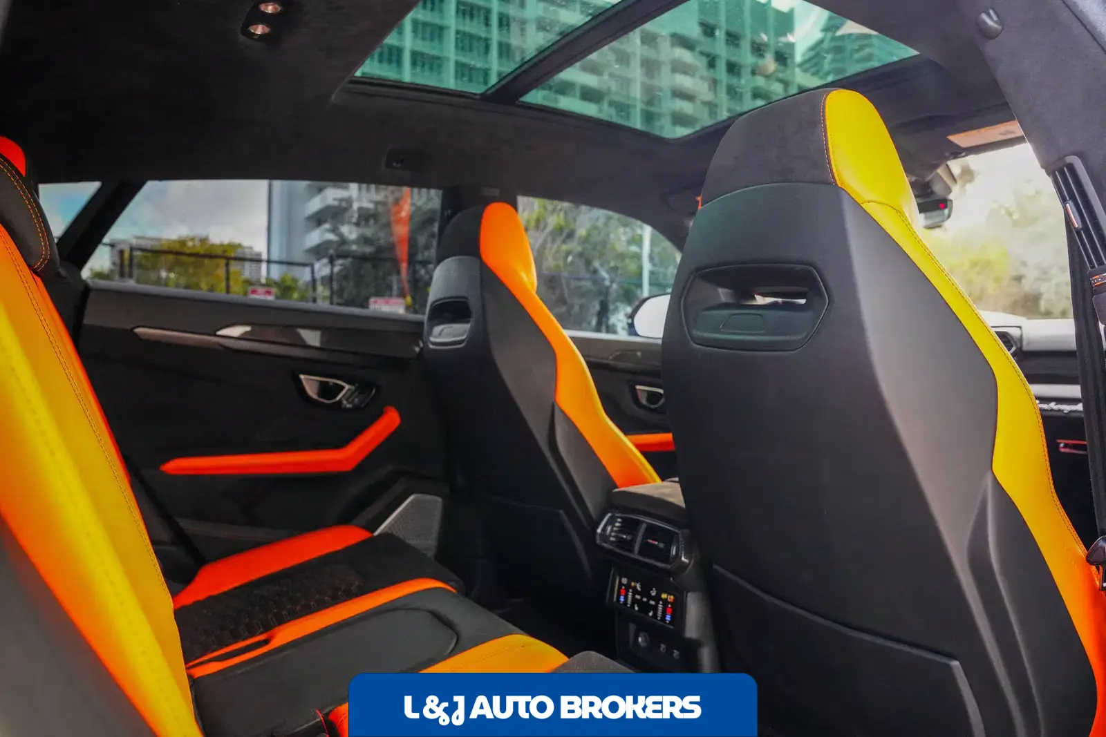 2022 Lamborghini Urus Pearl Capsule