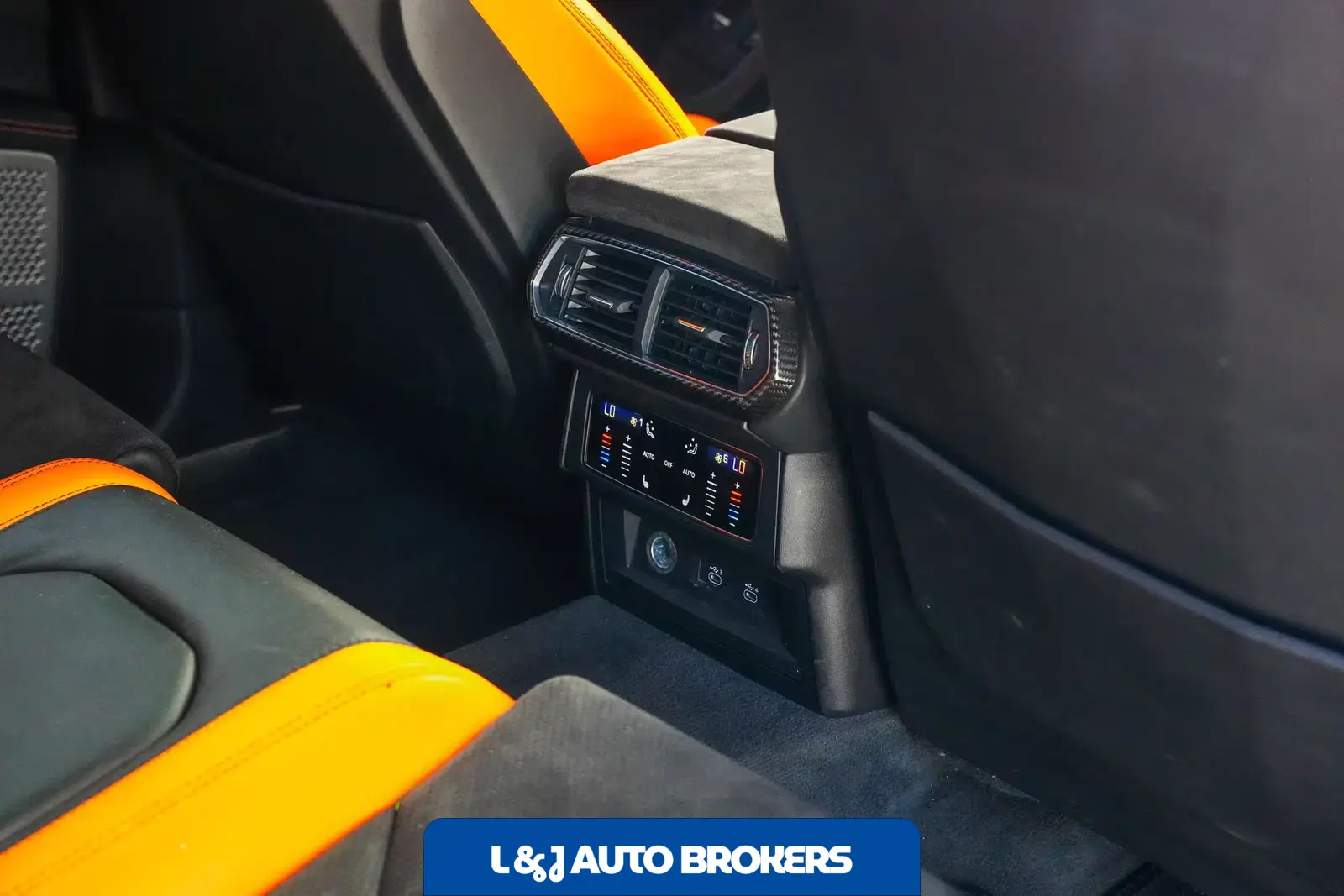 2022 Lamborghini Urus Pearl Capsule