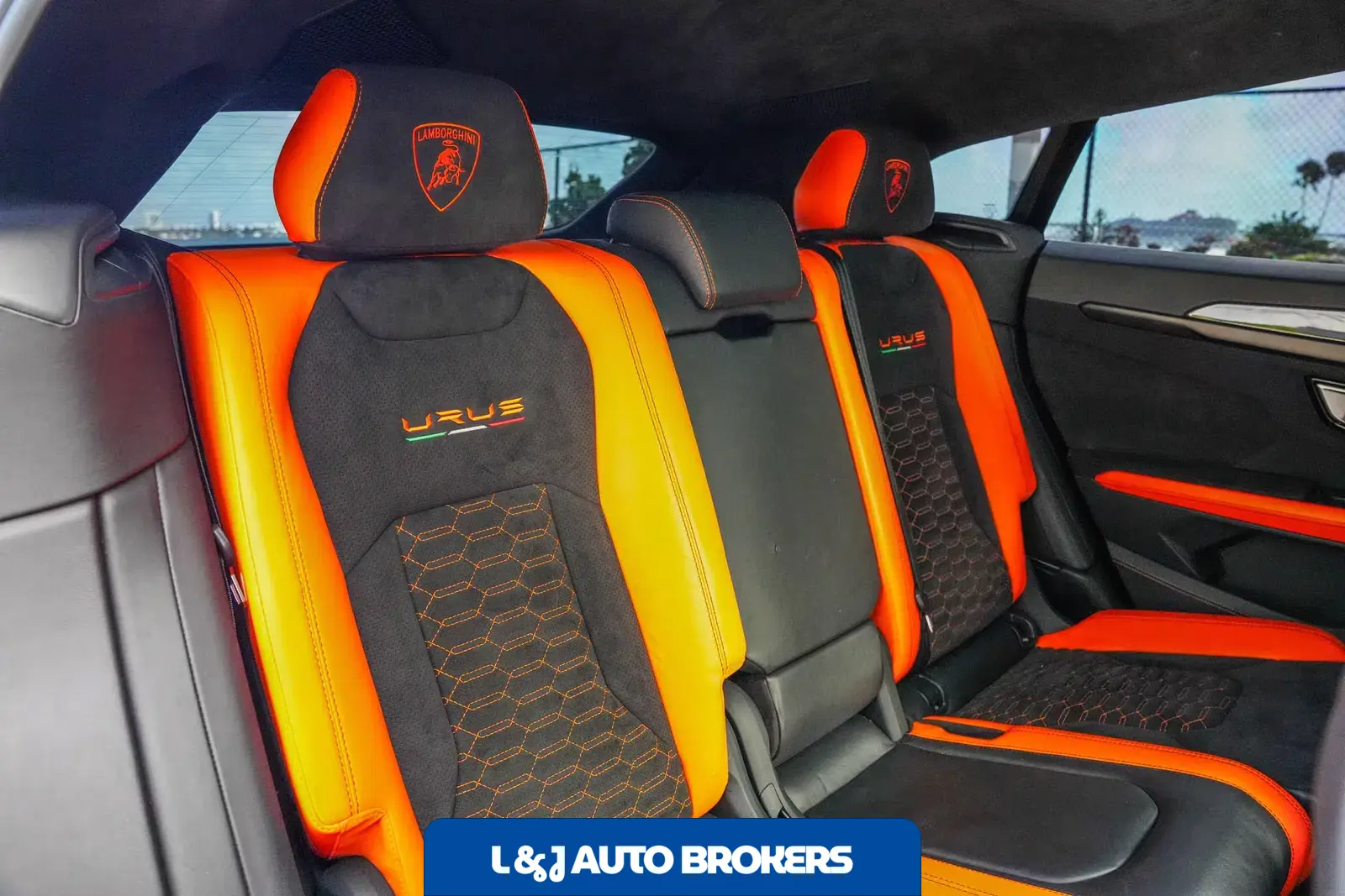 2022 Lamborghini Urus Pearl Capsule